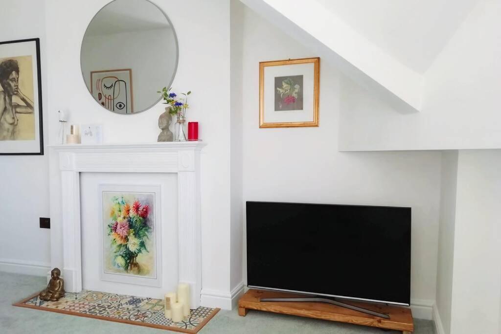 Cosy, Elegant Apartment In Heart Of Ludlow Town Екстериор снимка